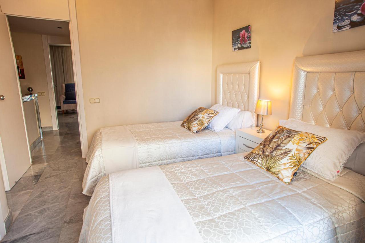 Duplex Apartment On The Beach 71 マルベーリャ エクステリア 写真