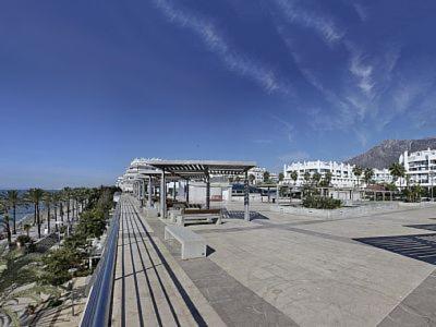Duplex Apartment On The Beach 71 マルベーリャ エクステリア 写真
